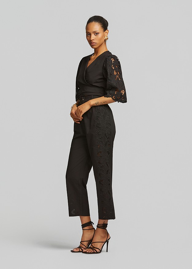 Wrap blouse in guipure lace