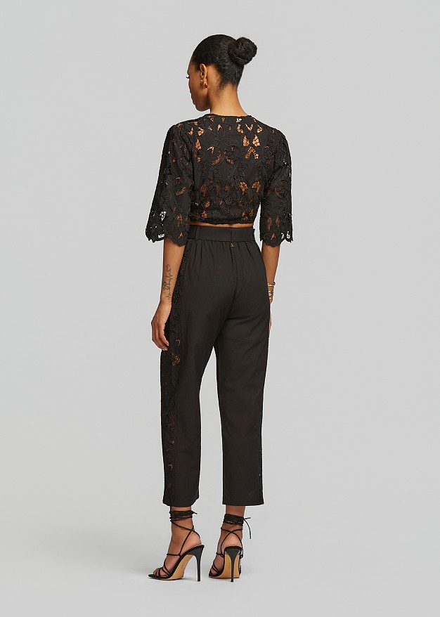 Wrap blouse in guipure lace