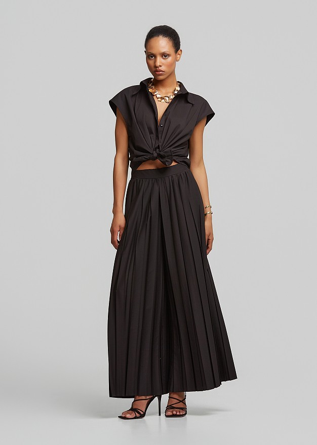 Cropped pleated trousers