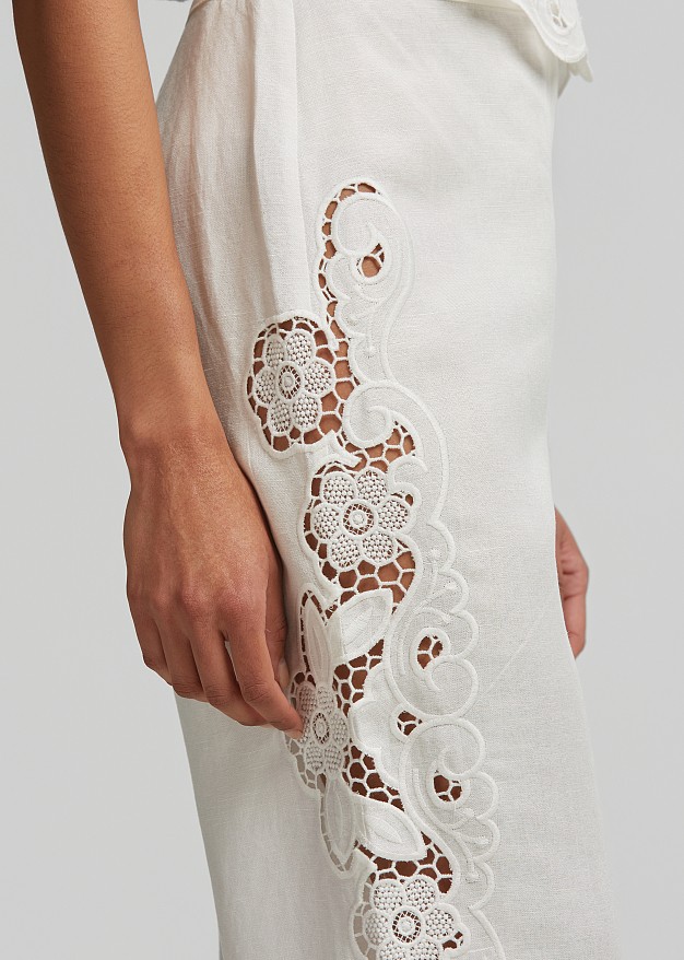 High-waisted trousers with a linen-look finish