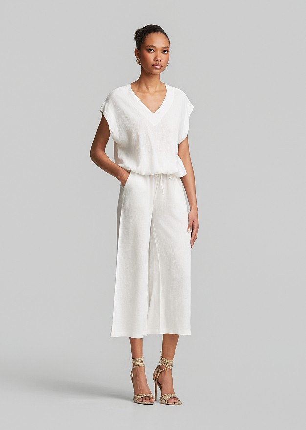 Cropped trousers in a linen-look fabric