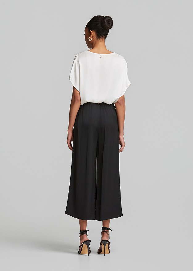 Pantaloni crop drepți cu aspect satinat