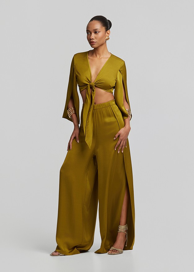 Wide leg trousers with satin finish and slits