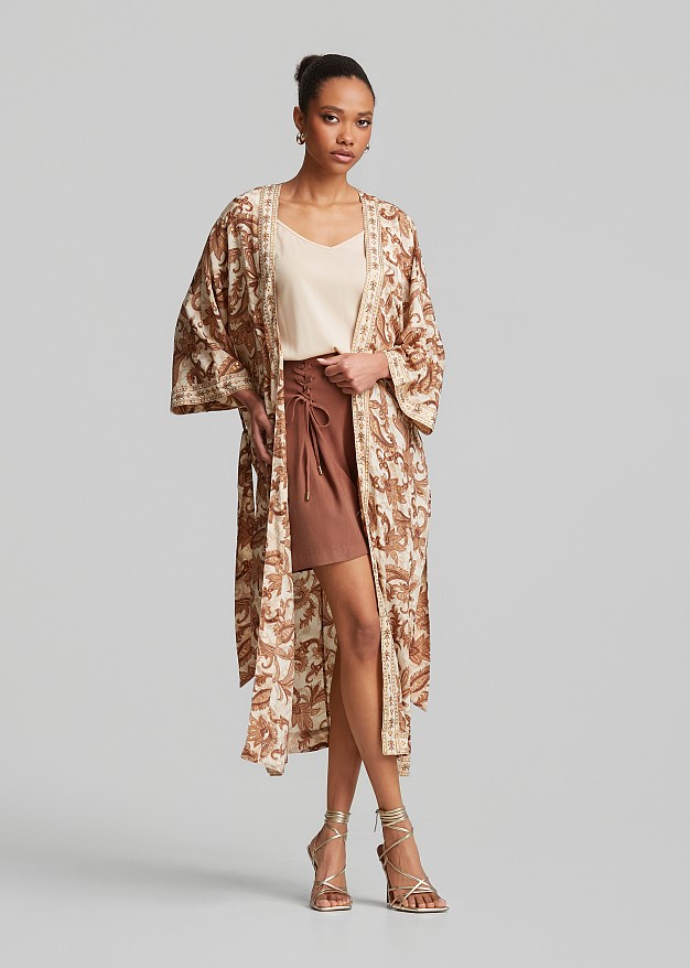 Printed kimono in foil detailing