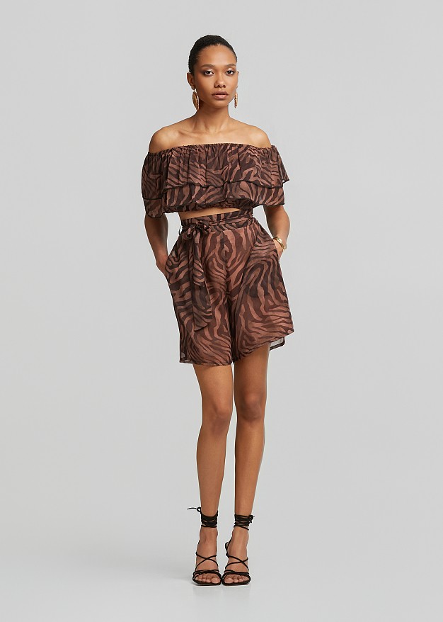 Leopard print high-waisted shorts