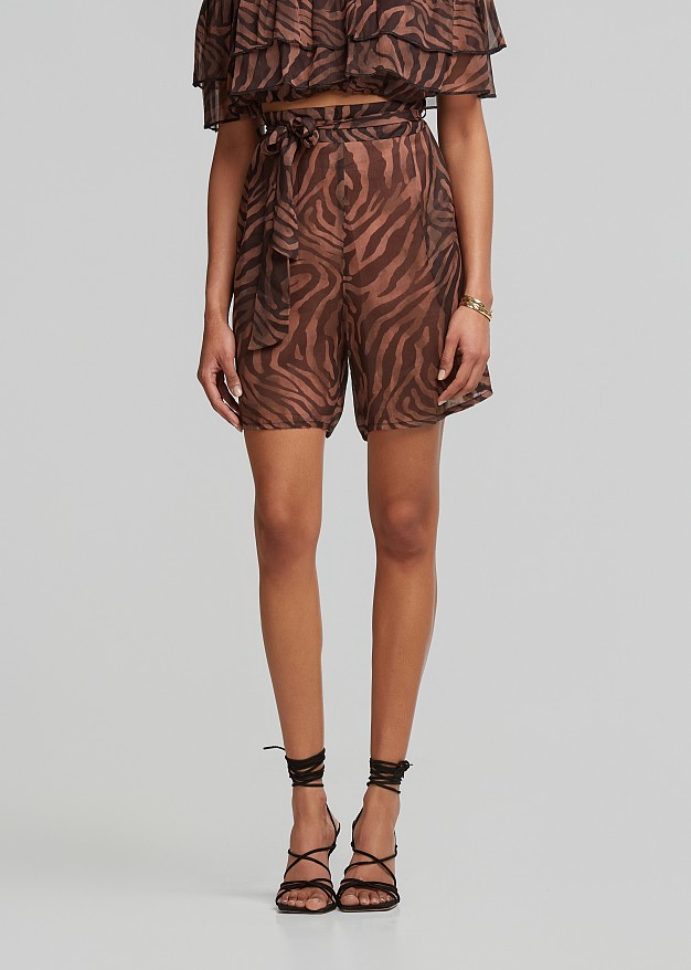 Leopard print high-waisted shorts