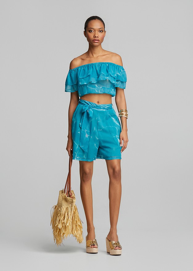 Shorts in batik print
