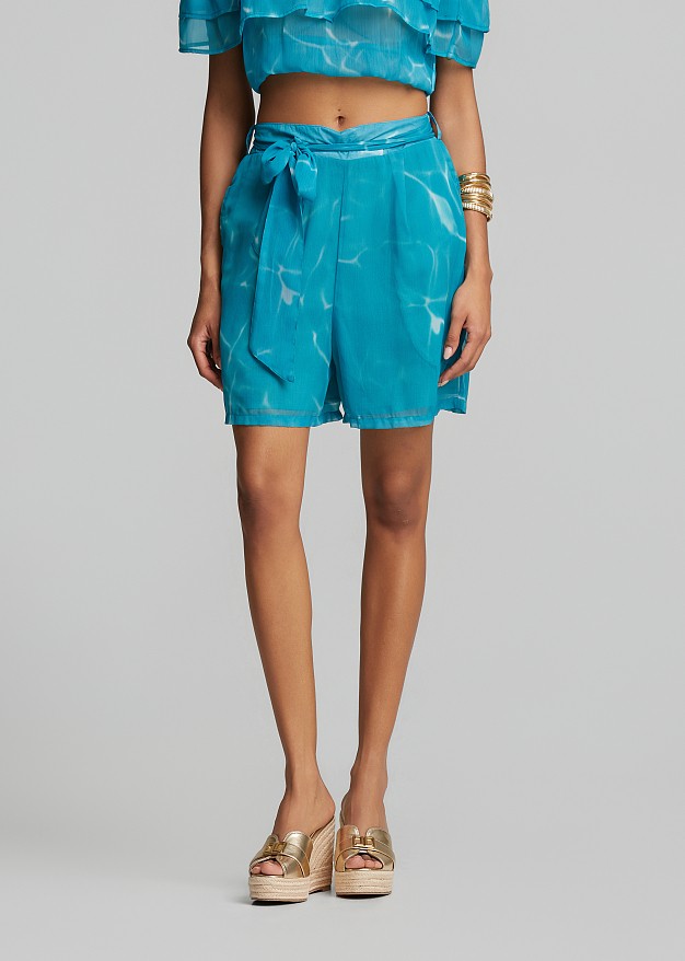 Shorts in batik print