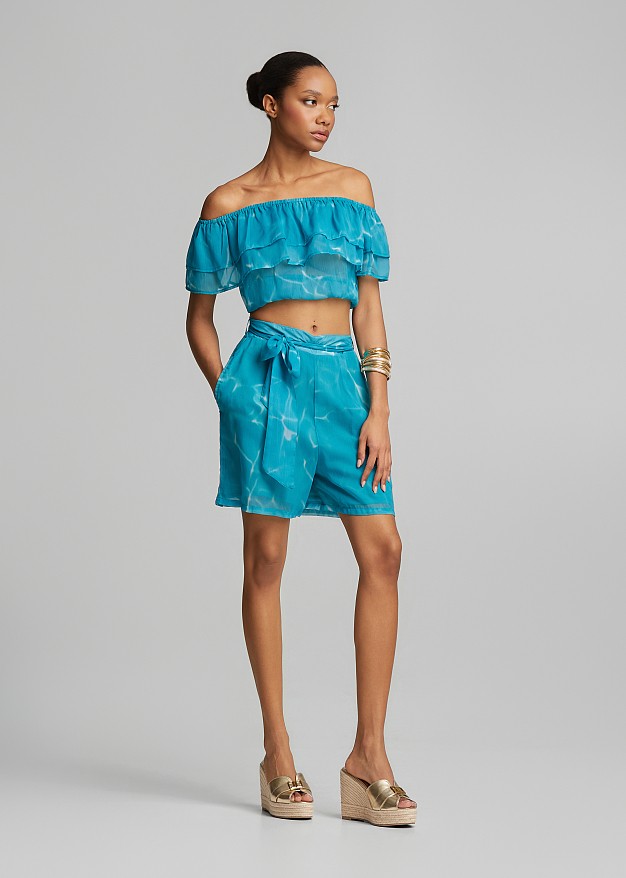 Shorts in batik print