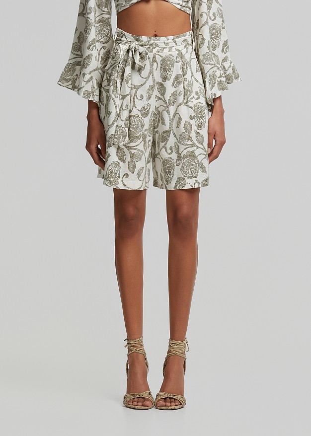 Printed high-waisted shorts