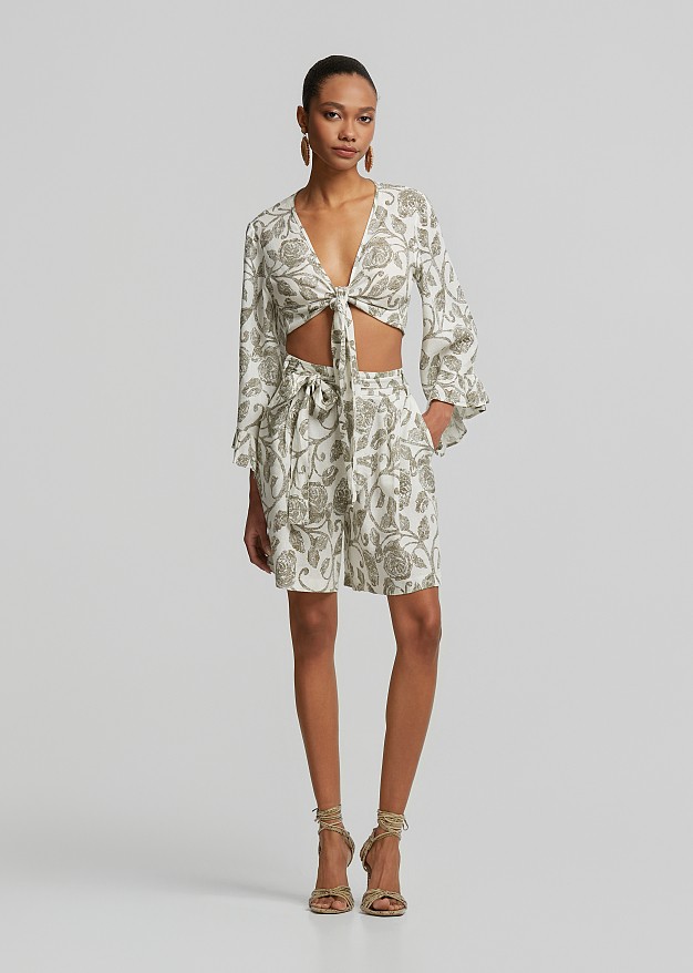 Printed high-waisted shorts