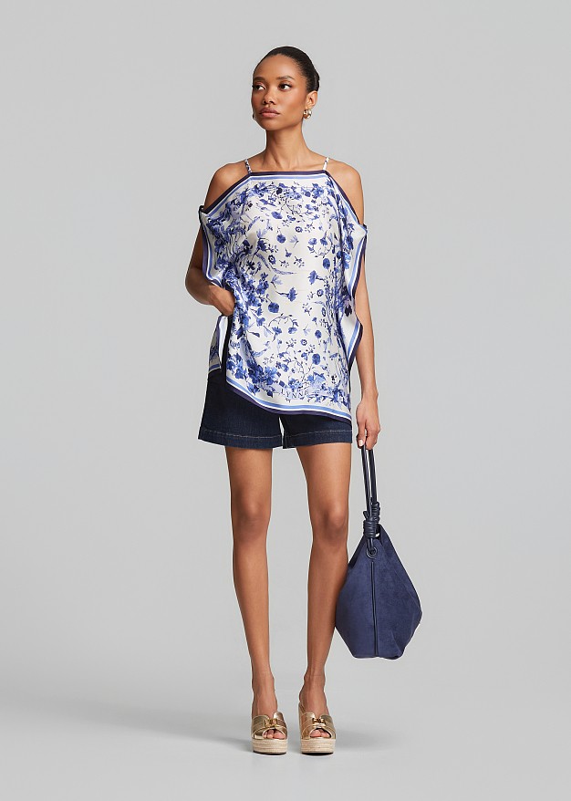 Εμπριμέ μπλούζα μαντήλι σε σατέν όψη
