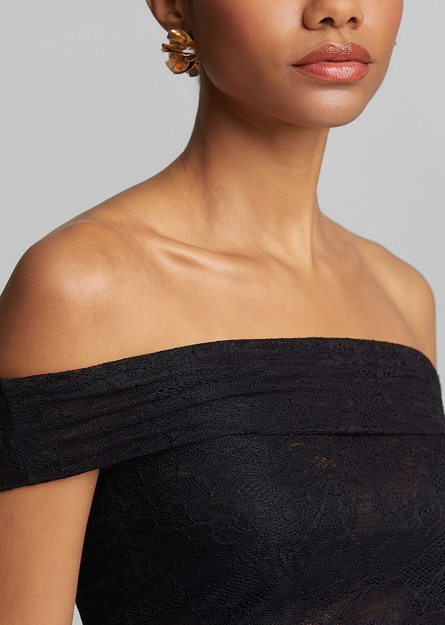 Off shoulder μπλούζα από δαντέλα