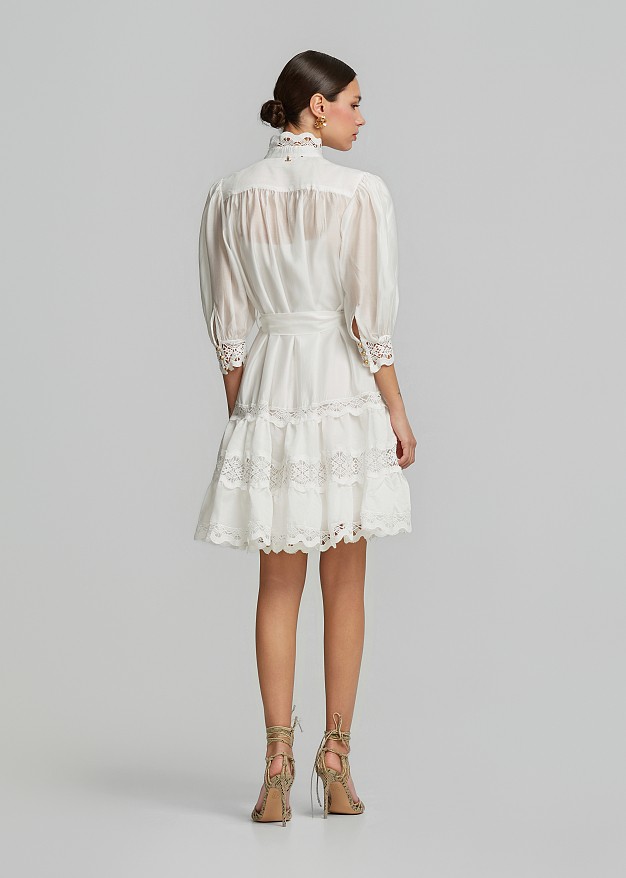Rochie scurtă cu dantelă decorativă