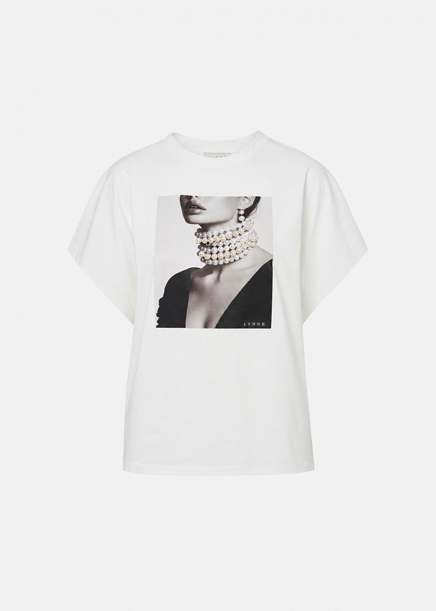 Printed t-shirt with embossed pearl details