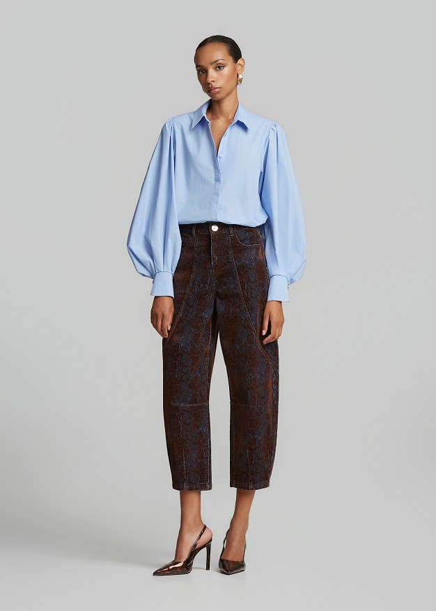 Barrel jeans with a velvet brocade print