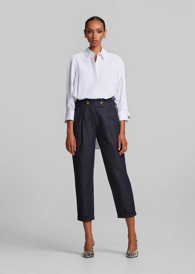 High-waisted Mom fit jeans