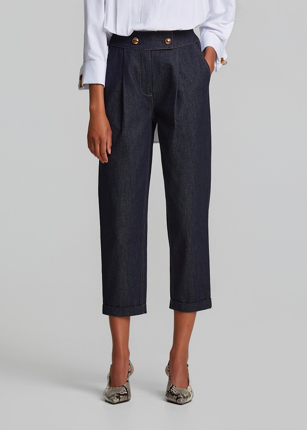 High-waisted Mom fit jeans