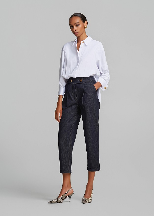High-waisted Mom fit jeans