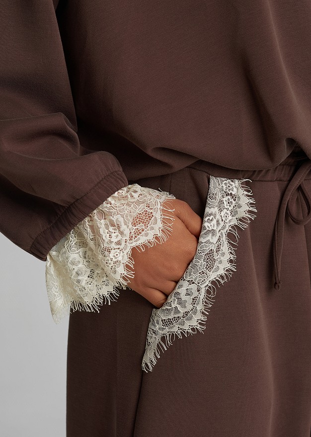 Barrel-leg trousers with lace detailing