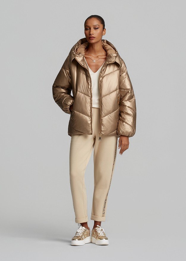 Hooded puffer jacket with a metallic finish