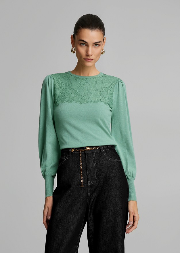 Knitted top with lace detail