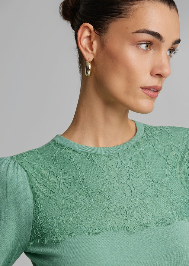 Knitted top with lace detail