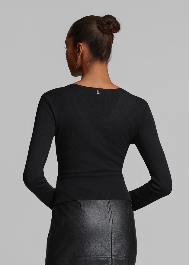 Stretchy knit top with a V-neck in rhinestones