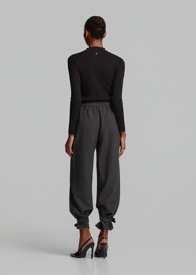 Ribbed stretch top in rhinestone cutout
