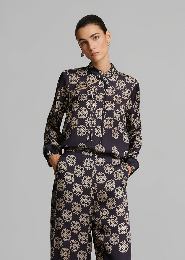 Mandarin collar blouse in satin printed look