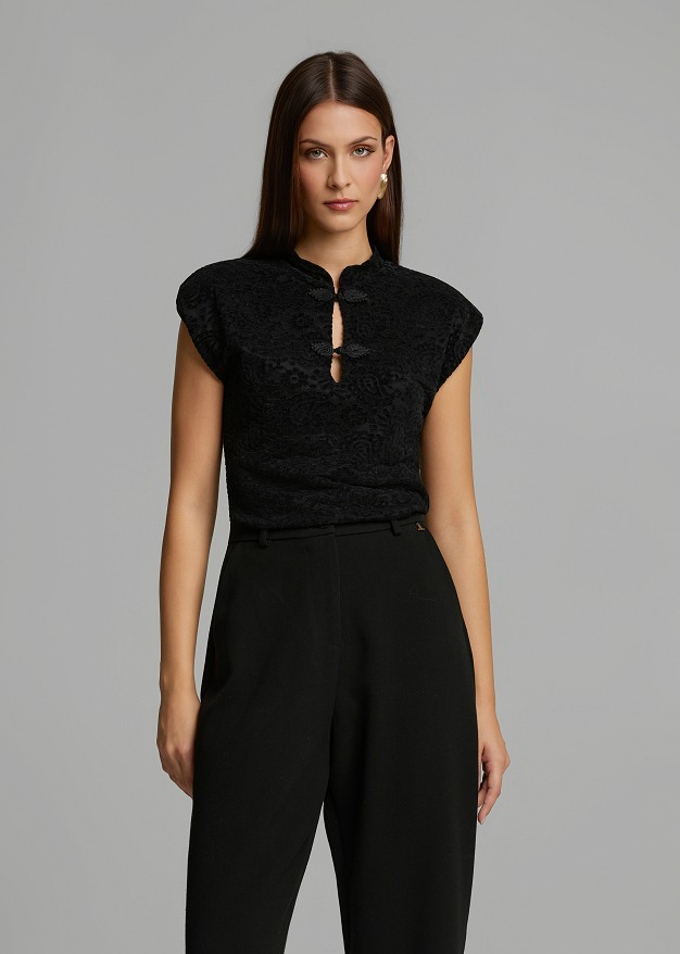 Top stil devore cu guler