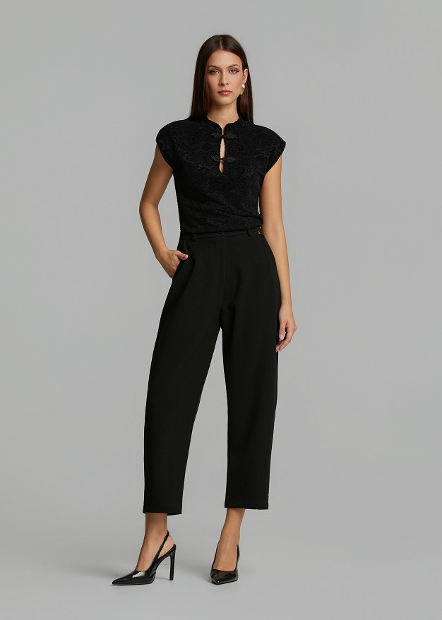 Top stil devore cu guler