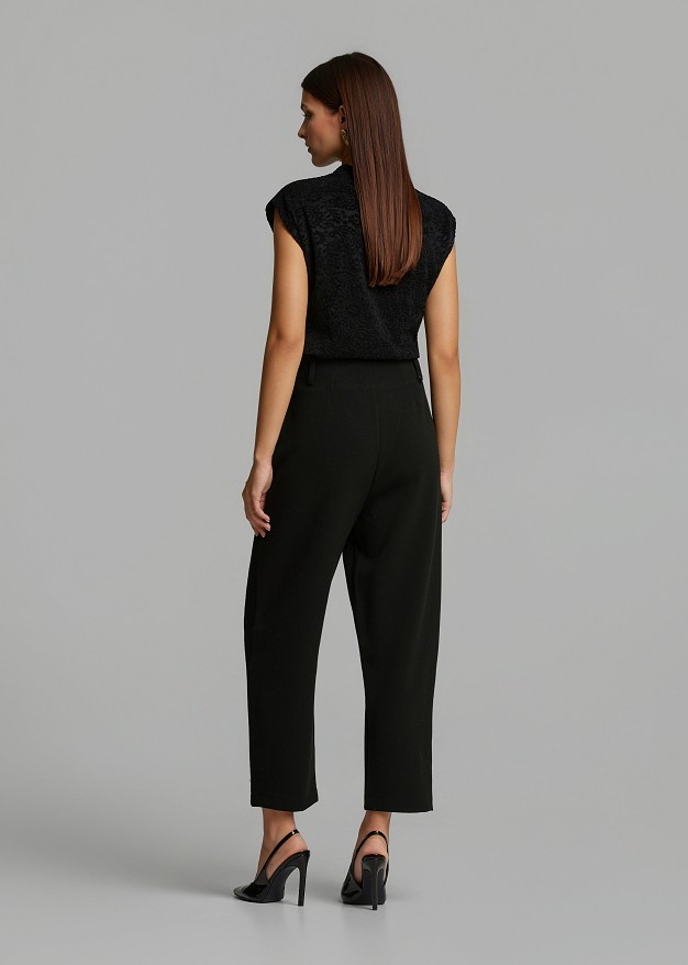Top stil devore cu guler