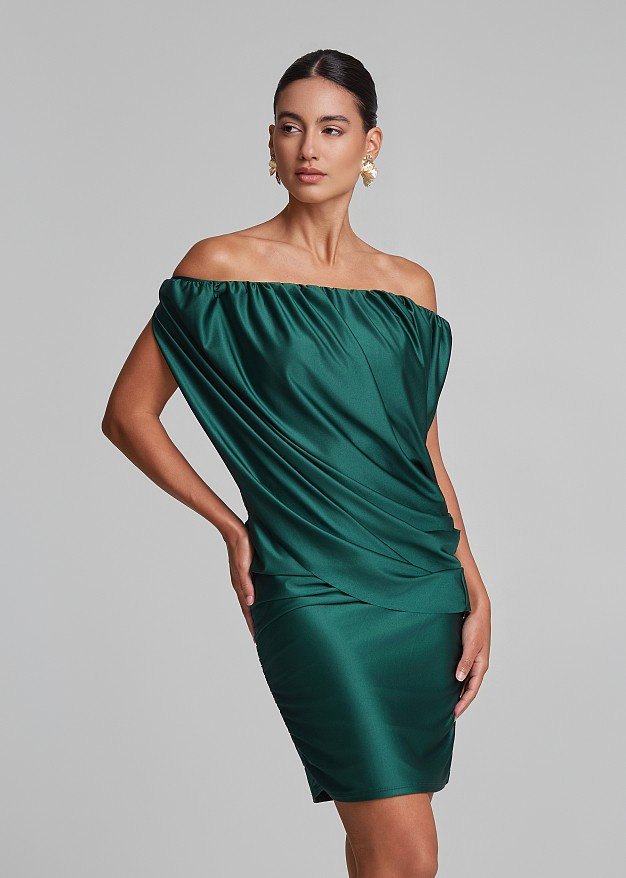 Rochie scurtă cu aspect satinat și design încrețit