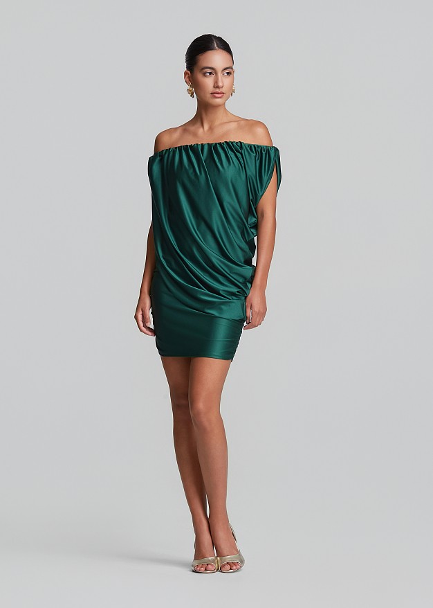 Rochie scurtă cu aspect satinat și design încrețit