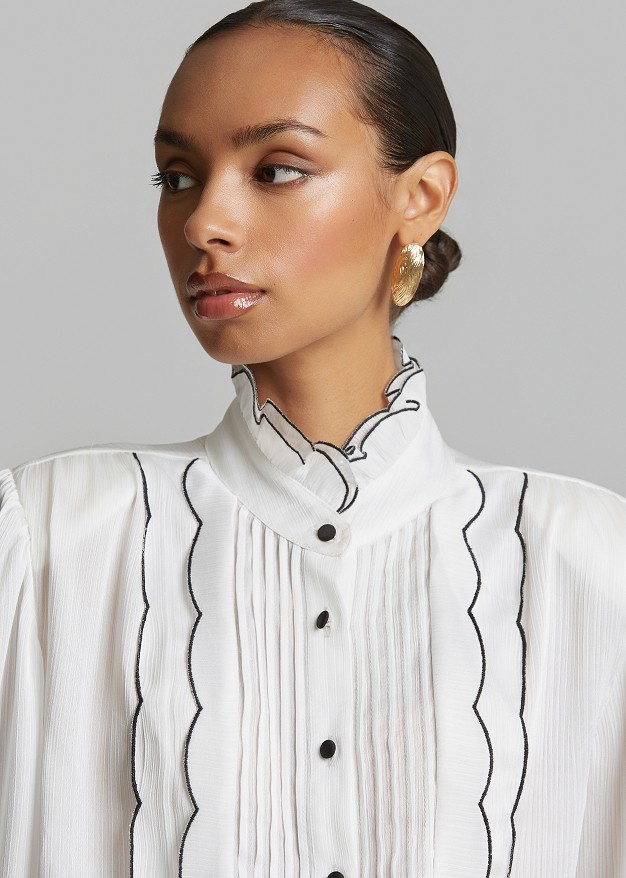 Shirt with ruffles in black and white