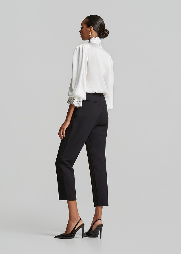 Shirt with ruffles in black and white