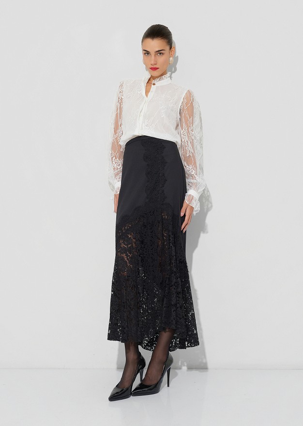 Lace shirt with an inner lining