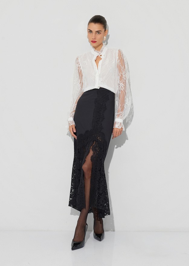 Lace shirt with an inner lining