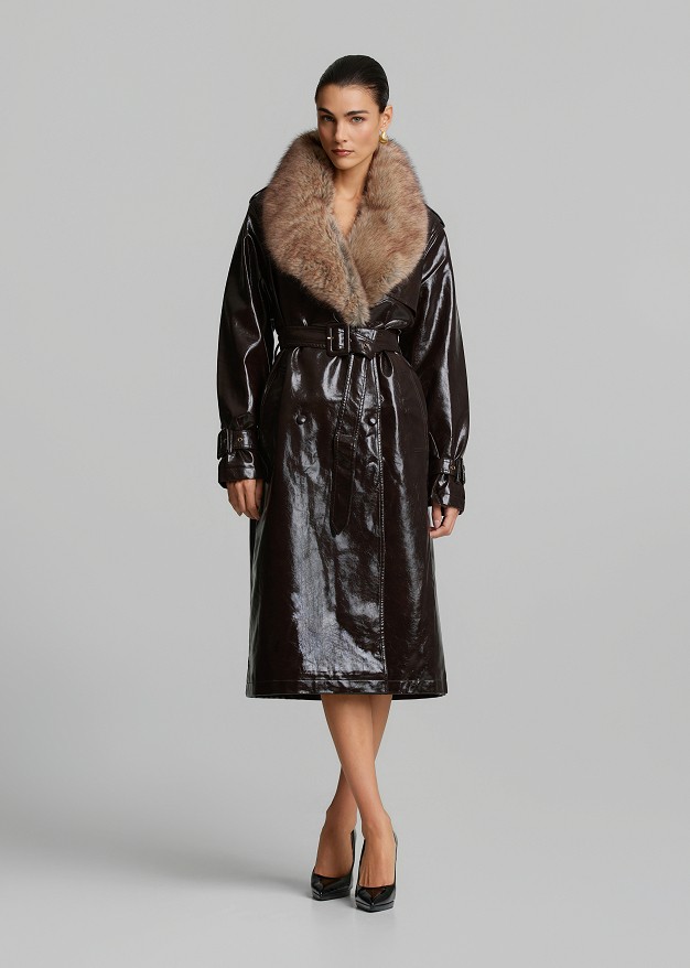 Long vinyl-look coat with a faux fur collar