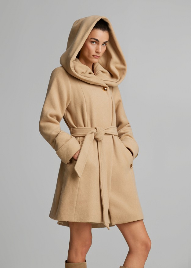 Palton scurt cu glugă oversized