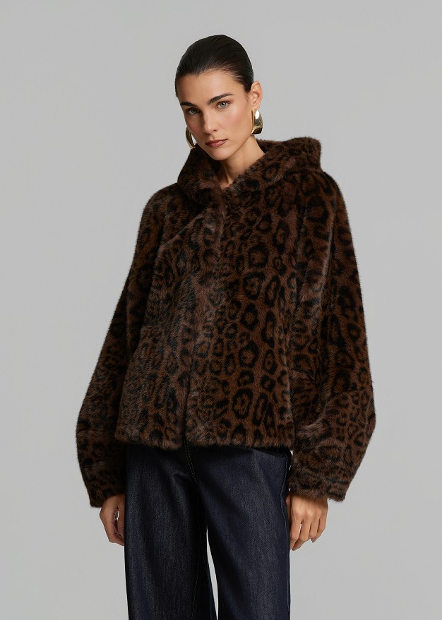 Short leopard-print faux fur jacket with a hood