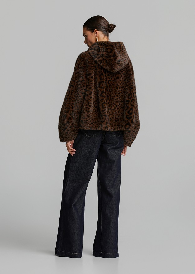 Short leopard-print faux fur jacket with a hood