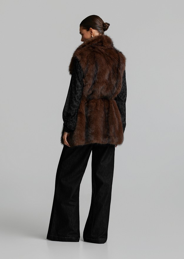 Vestă din blană artificială cu guler oversized