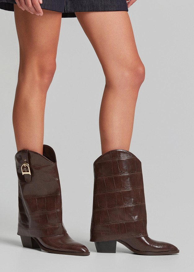 Cowboy boots in crocodile leather look