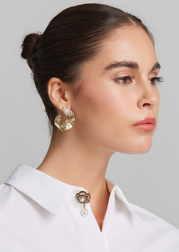 Textured gold-tone earring