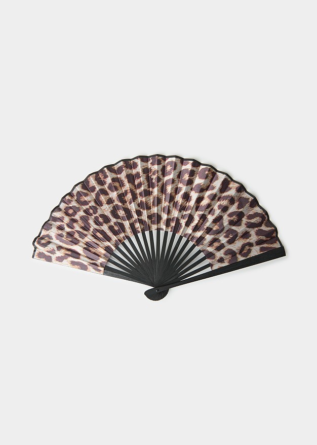 Satin-look fabric fan in leopard print