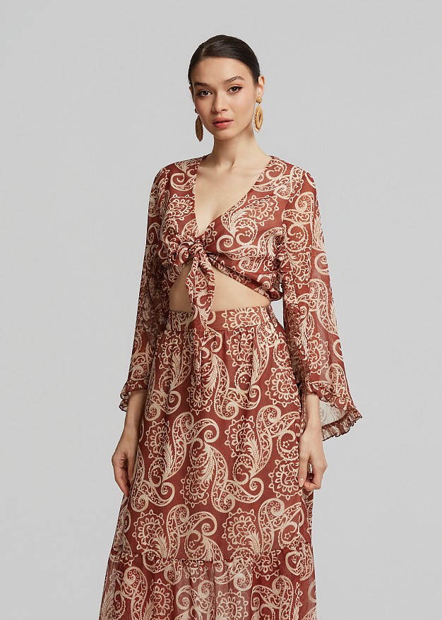 Printed crop top with sleeve cut-outs