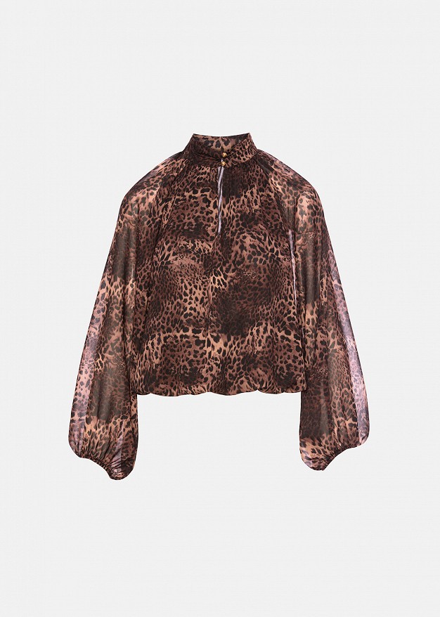 Bluză cu leopard print și guler înalt