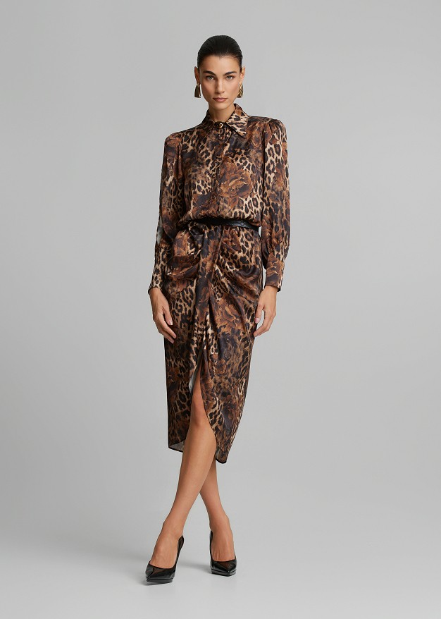 Midi leopard-print dress with a satin finish